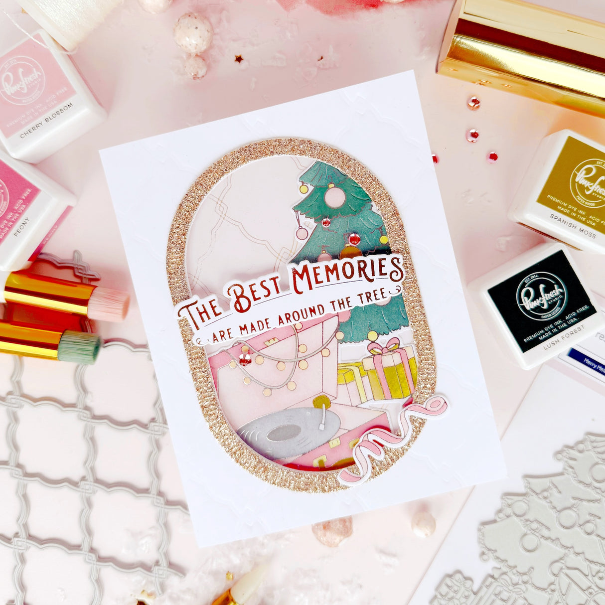 Pinkfresh Studio Interlaced Quatrefoil die